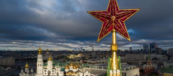Звезда на Спасской башне Московского Кремля Звезда на Спасской башне Московского Кремля - Sputnik Србија