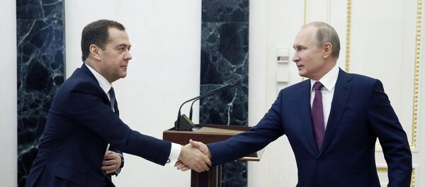 Премијер и председник Русије Дмитриј Медведев и Владимир Путин - Sputnik Србија