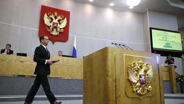 Ruski premijer Dmitrij Medvedev za govornicom u Državne dume Rusije - Sputnik Srbija