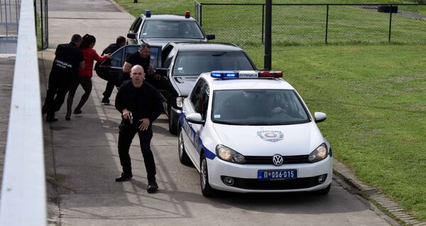 Pokazna vežba pripadnika Jedinice za obezbeđenje određenih ličnosti i objekata MUP-a (JZO) i instruktora Federalne službe obezbeđenja Ruske Federacije (FSO). - Sputnik Srbija