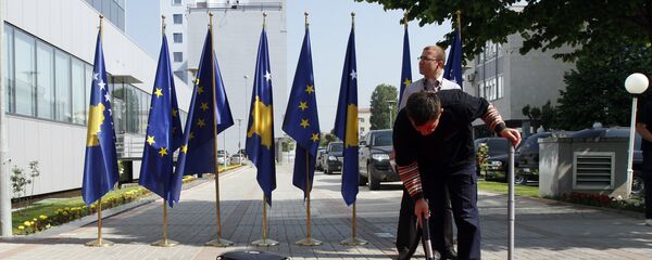 Zastave EU i tzv. Kosova u Prištini Zastave EU i tzv. Kosova u Prištini - Sputnik Srbija