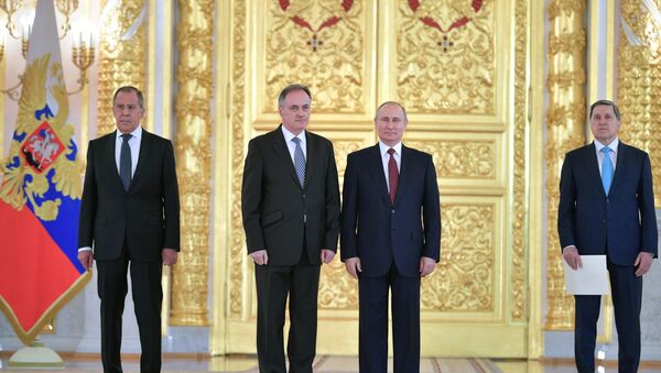 Predsednik Rusije Vladimir Putin i novi ambasador Crne Gore u Moskvi Ramiz Bašič - Sputnik Srbija