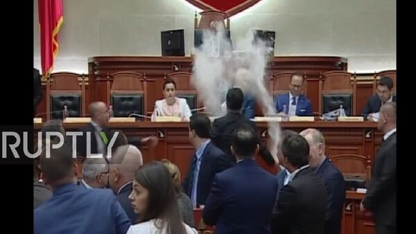 Едија Раму напали у парламенту - Sputnik Србија
