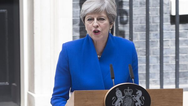 UK Prime Minister Theresa May makes a statement after meeting with the Queen. Theresa May received a permission from the Queen to form a new cabinet of ministers - Sputnik Srbija