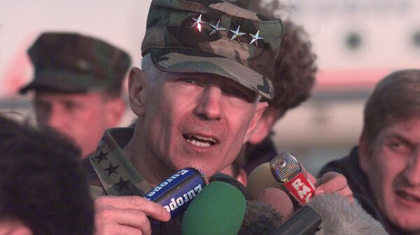 Penzionisani američki general Vesli Klark - Sputnik Srbija