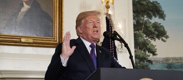 Donald Tramp daje u Beloj kući saopštenje o vojnom napadu na Siriju Donald Tramp daje u Beloj kući saopštenje o vojnom napadu na Siriju - Sputnik Srbija