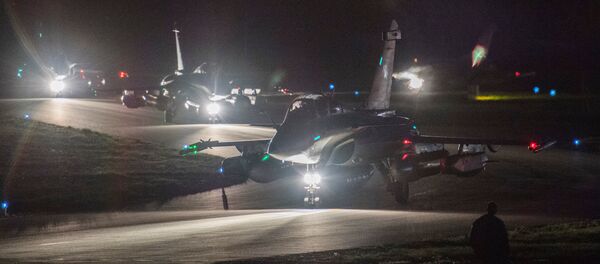 Француски борбени авиони „Рафали“ припремају се за полазак у Сирију са војне базе „Сен Дизије“ у источној Француској - Sputnik Србија