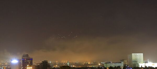 ПВО изнад Дамаска након напада на Сирију 14. априла ПВО изнад Дамаска након напада на Сирију 14. априла - Sputnik Србија