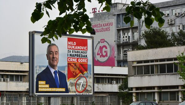 Bilbordi predsedničkog kandidata Mila Đukanovića u centru Podgorice. - Sputnik Srbija