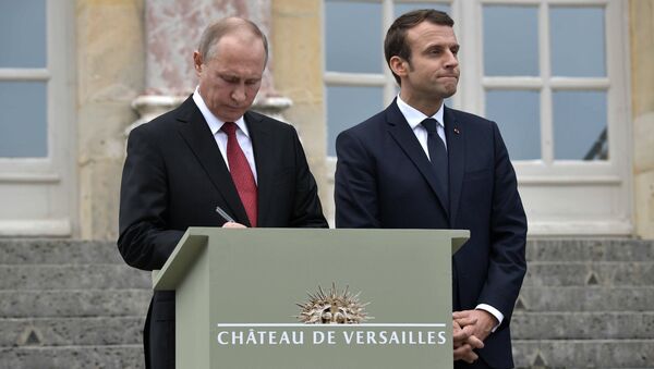 Predsednik Rusije Vladimir Putin i presednik Francuske Emanuel Makron u Parizu - Sputnik Srbija