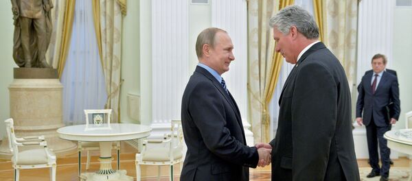 Predsednik Rusije Vladimir Putin prilikom susreta s Migelom Dijasom Kanelom Bermudesom u Kremlju - Sputnik Srbija