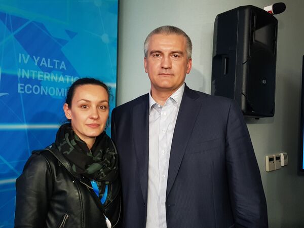 Predsednik Krima Sergej Aksjonov i novinarka Sputnjika Olivera Ikodinović Predsednik Krima Sergej Aksjonov i novinarka Sputnjika Olivera Ikodinović - Sputnik Srbija