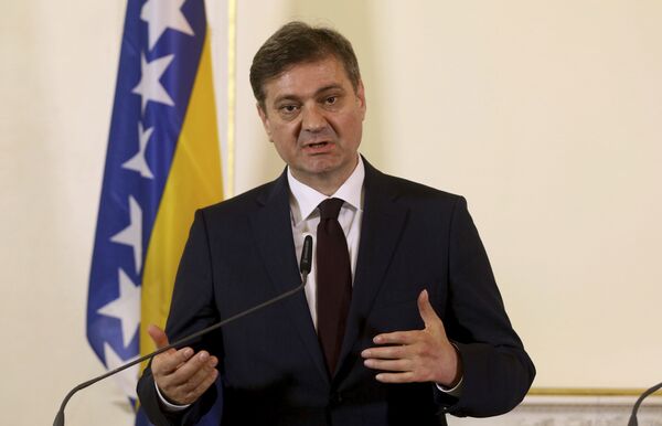 U jednom džepu izvršna, a u drugom zakonodavna vlast — slika bosanskog raspada  - Sputnik Srbija