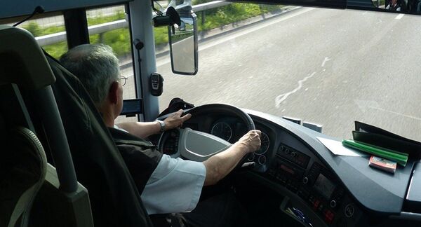 Niko neće u šofere — region spasavaju „penzioneri“ - Sputnik Srbija