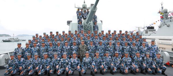 Kineski predsednik Si Đinping sa posadom broda Čangša u Južnokineskom moru - Sputnik Srbija