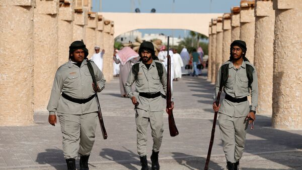 Saudijska omladina obučena kao stara policija u gradu Damamu - Sputnik Srbija