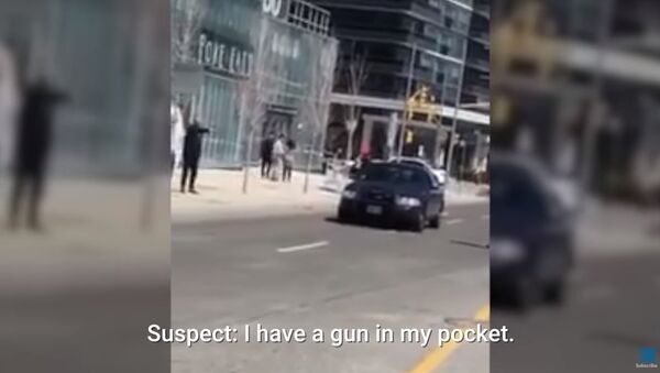 Policajac hapsi napadača u Torontu - Sputnik Srbija