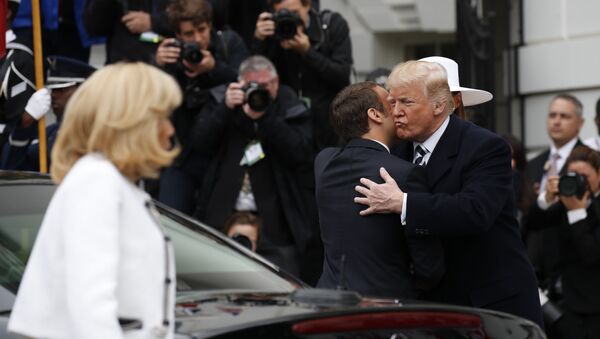 Председник Француске Емануел Макрон и председник САД Доналд Трамп - Sputnik Србија