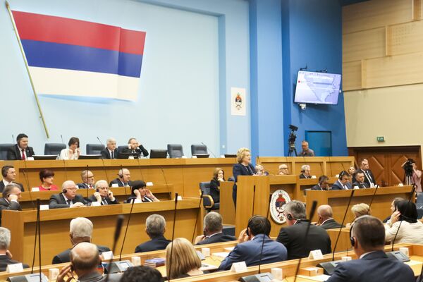 Predsednica gornjeg doma parlamenta Rusije Valentina Matvijenko za govornicom skupšine Republike Srpske u Banjaluci Predsednica gornjeg doma parlamenta Rusije Valentina Matvijenko za govornicom skupšine Republike Srpske u Banjaluci - Sputnik Srbija