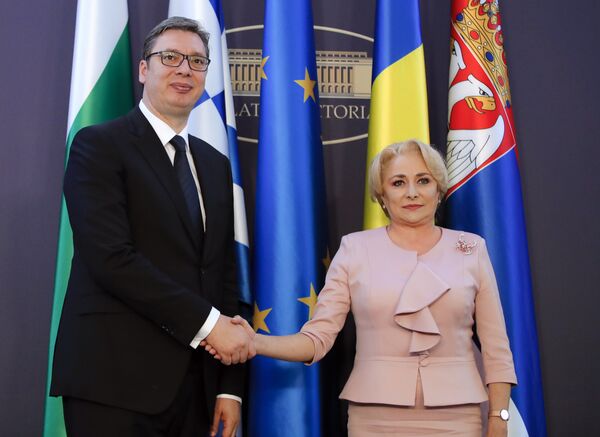 Председник Србије Александар Вучић и председница Владе Румуније Вјорика Данћила  - Sputnik Србија