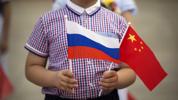 Ruska i kineska zastava - Sputnik Srbija