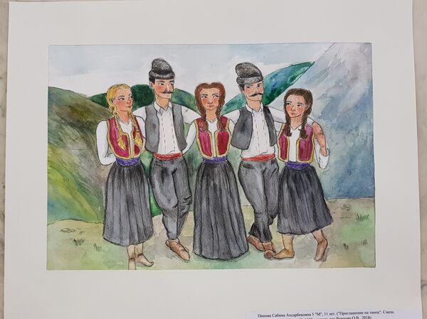 Radovi mladih đaka koji su ukrašavali zidove na manifestaciji  „Srbija u srcu mome“. - Sputnik Srbija