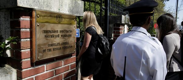 Улазак америчких чиновника у конзулат Русије у Сијетлу. - Sputnik Србија