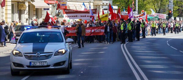Првомајске демонстрације заштитника руских школа у Риги - Sputnik Србија
