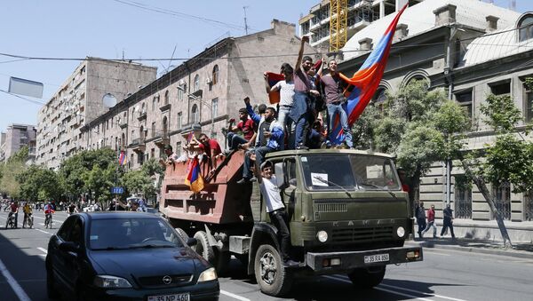 Pristalice jermenske opozicije tokom protesta u Jerevanu - Sputnik Srbija