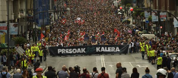 Протести у Билбау са Баскијским заставама 21. априла 2018 - Sputnik Србија