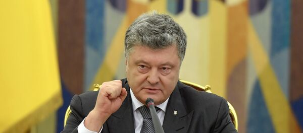 Predsednik Ukrajine Petro Porošenko govori na zasedanju Saveta za bezbednost i odbranu Ukrajine Predsednik Ukrajine Petro Porošenko govori na zasedanju Saveta za bezbednost i odbranu Ukrajine - Sputnik Srbija