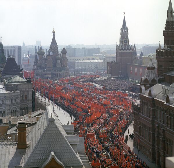 Мир, рад, мај! Како су Совјети прослављали Дан рада - Sputnik Србија