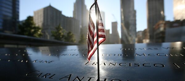 Споменик настрадалима у нападу на Светски трговински центар у Њујуроку 11. септембра 2001. године. - Sputnik Србија