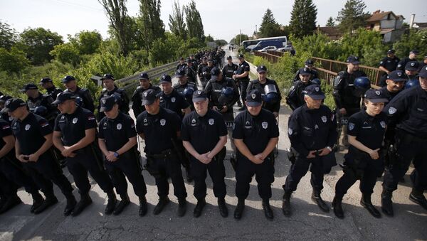 Полиција у Јарку, на улазу у Хртковце - Sputnik Србија