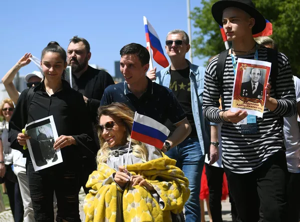 Јулија Самојлова у акцији Бесмртни пук у Лисабону Јулија Самојлова у акцији Бесмртни пук у Лисабону - Sputnik Србија