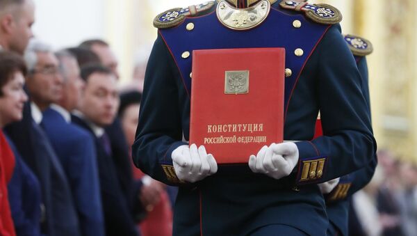 Ustav Rusije na inauguraciji Vladimira Putina. - Sputnik Srbija