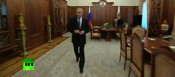 Путин креће из канцеларије ка сали за инаугурацију Путин креће из канцеларије ка сали за инаугурацију - Sputnik Србија