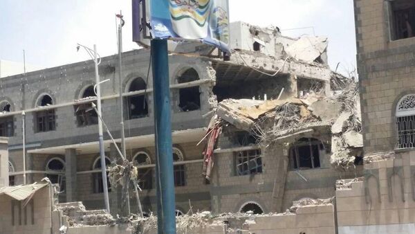 Predsednička palata u Sani, Jemen posle bombardovanja. - Sputnik Srbija
