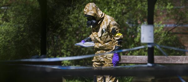 Истражитељи на месту тровања Сергеја и Јулије Скрипаљ - Sputnik Србија