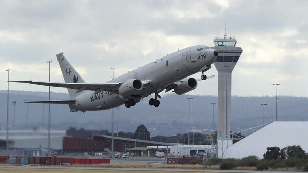 Авион америчке морнарице П-8 Посејдон полеће са аеродрома у Перту у Аустралији - Sputnik Србија