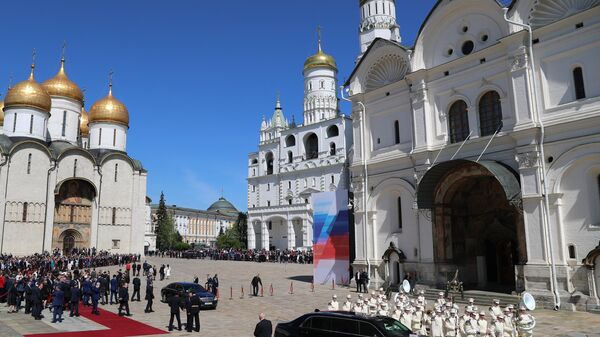 Predsednički automobil Aurus na ceremoniji inauguracije Vladimira Putina u Kremlju - Sputnik Srbija