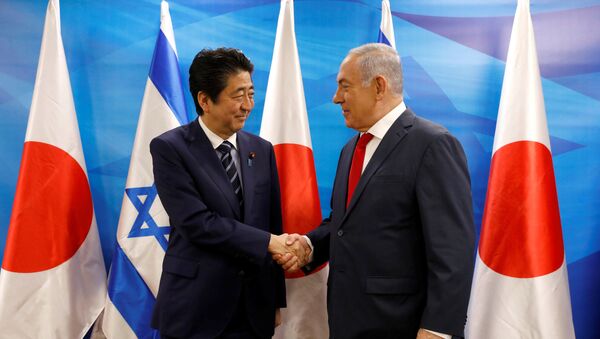 Премијер Јапана Шинзо Абе и премијер Израела Бењамин Нетанијаху - Sputnik Србија