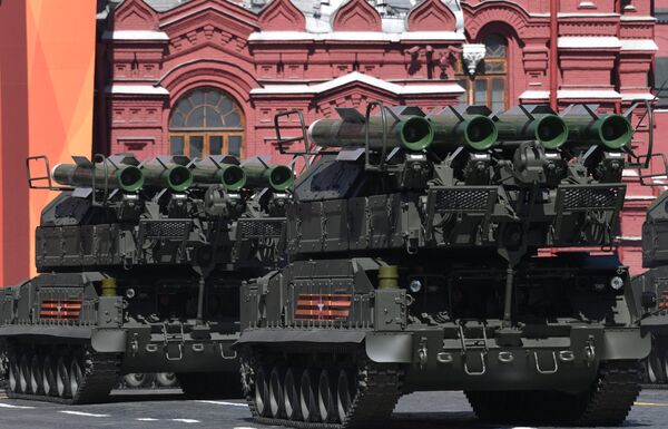 Дефиле оклопних возила: Погонска снага моћне руске војске - Sputnik Србија