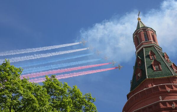 Грмљавина с висина: Због њих је цела Москва данас гледала у небо - Sputnik Србија