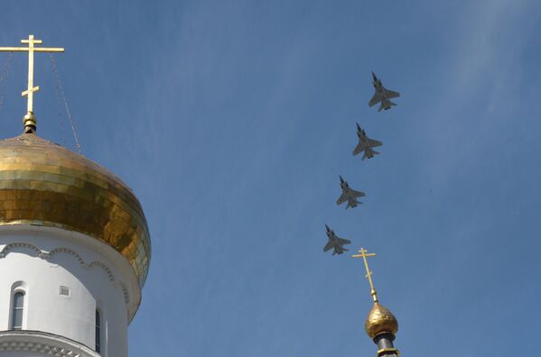Grmljavina s visina: Zbog njih je cela Moskva danas gledala u nebo - Sputnik Srbija