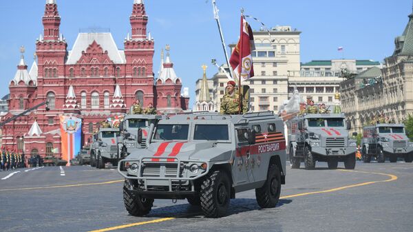 Оклопно возило тигар на паради на Црвеном тргу у Москви за Дан победе  - Sputnik Србија