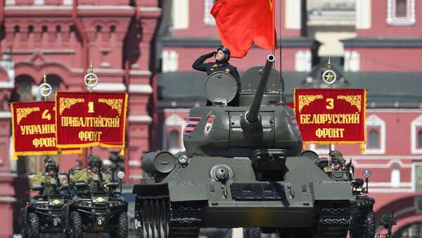 Tenk T-34-85 na paradi povodom Dana pobede u Moskvi. - Sputnik Srbija