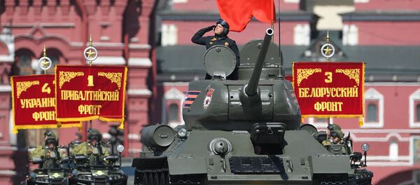 Тенк Т-34-85 на паради поводом Дана победе у Москви. Тенк Т-34-85 на паради поводом Дана победе у Москви. - Sputnik Србија