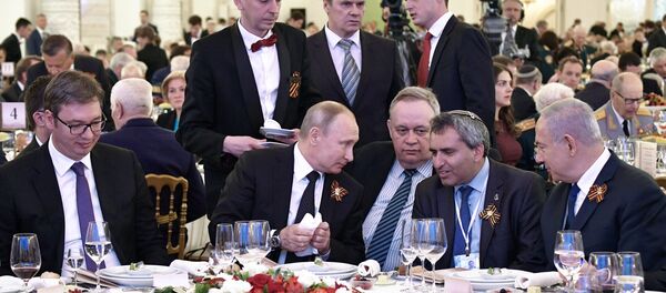 Председник Србије Александар Вучић, председник Русије Владимир Путин и премијер Израела Бењамин Нетанијаху на пријему поводом Дана победе у Кремљу - Sputnik Србија