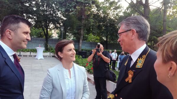 Zoran Đorđević, Ana Brnabić i Aleksandar Čepurin na prijemu u ambasadi Rusije povodom Dana pobede. Zoran Đorđević, Ana Brnabić i Aleksandar Čepurin na prijemu u ambasadi Rusije povodom Dana pobede. - Sputnik Srbija